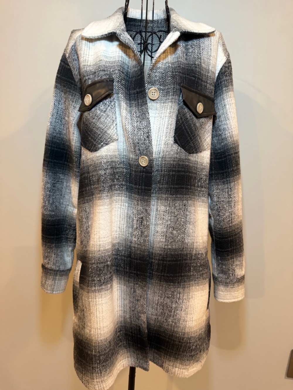Black & Cream Ombre Plaid Shacket‎